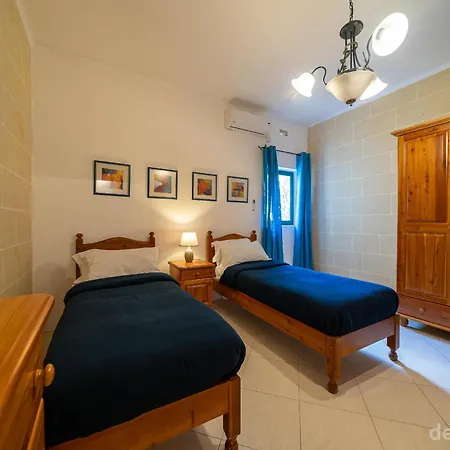 Apartament Lunzjata Maisonette Victoria