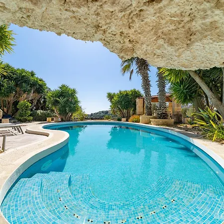 Lunzjata Maisonette *