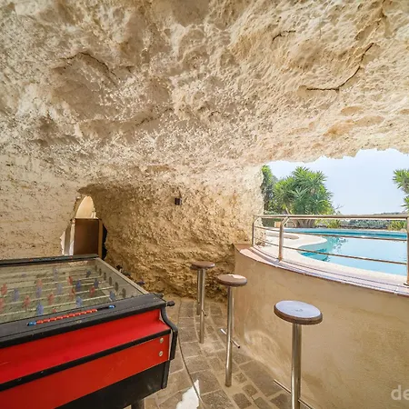 Lunzjata Maisonette *